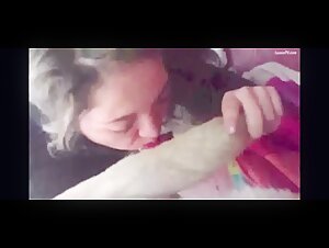 Amateur Latin woman offers a blowjob to her dog
