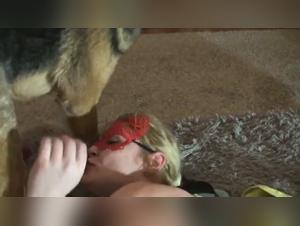 Beautiful Margot lets herself be fooled by the pet store dog