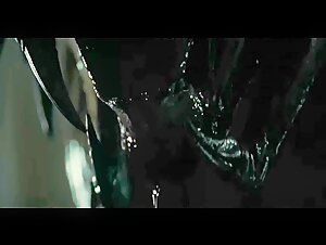 Extraterrestrial vs. Predator: A Bestial Encounter