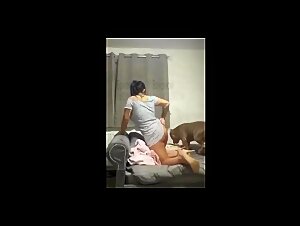 Slut sucks her dog: extreme animal porn