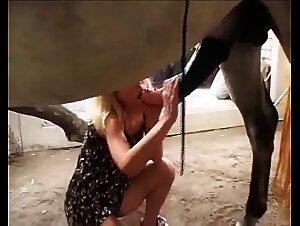[Tier Porno] Beastiality Videos: The Dirty Whore Gets Naughty With Her Horse Live
