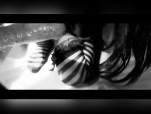 Wild animality: Blonde exploits her canine desire